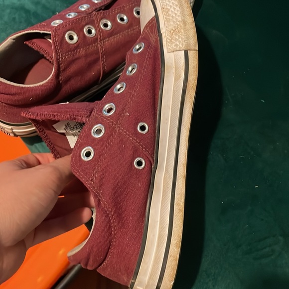 Converse size 8 Women’s maroon - Picture 7 of 8